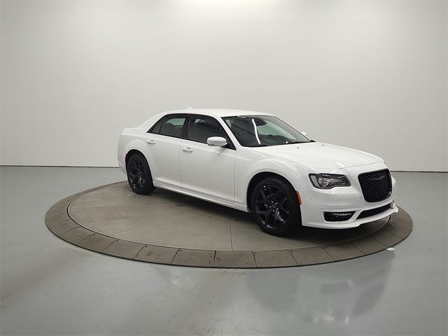 2023 Chrysler 300 Touring L