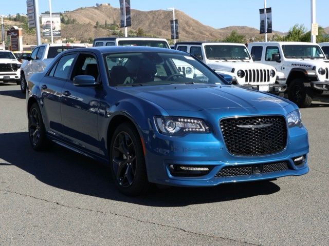 2023 Chrysler 300 Touring L