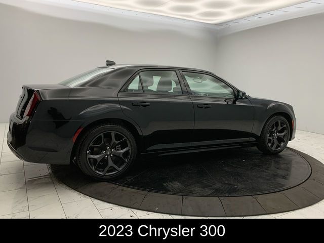 2023 Chrysler 300 Touring L