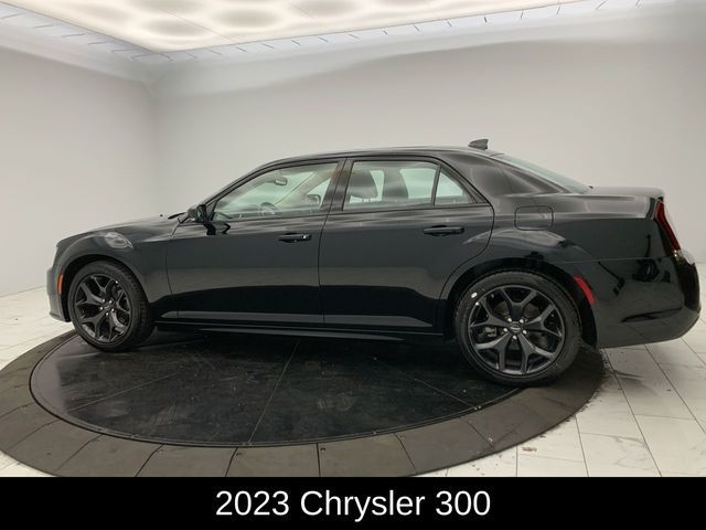 2023 Chrysler 300 Touring L