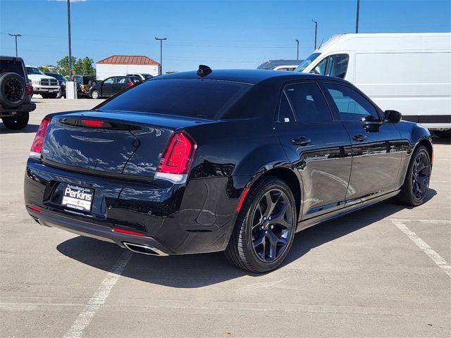 2023 Chrysler 300 Touring L