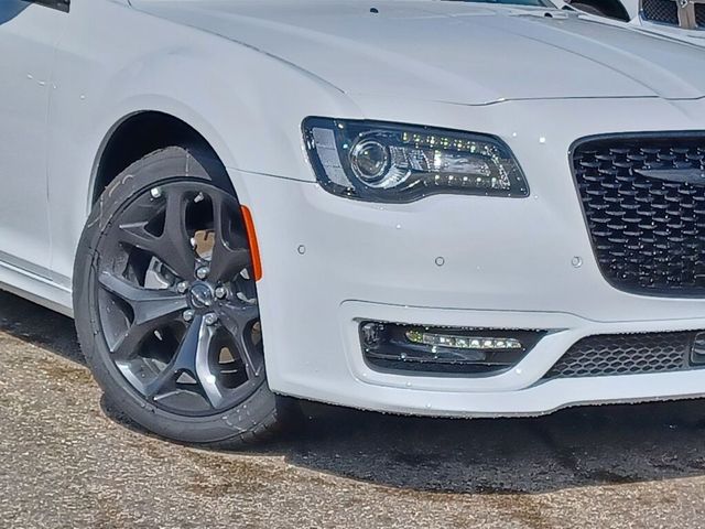 2023 Chrysler 300 Touring L