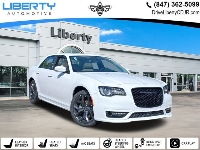 2023 Chrysler 300 Touring L