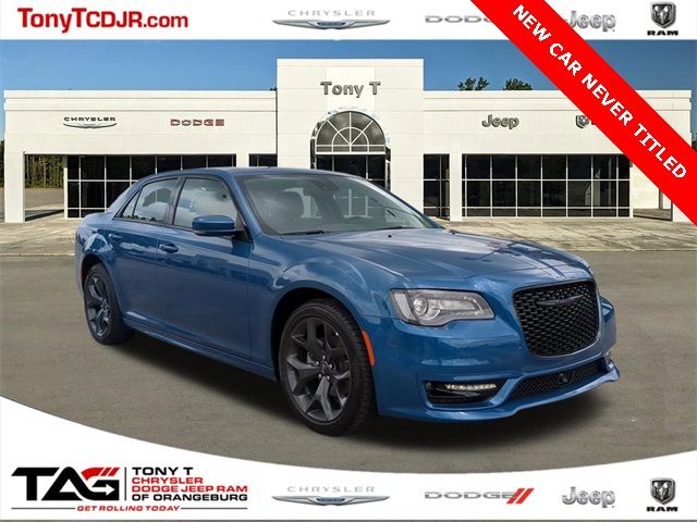 2023 Chrysler 300 Touring L