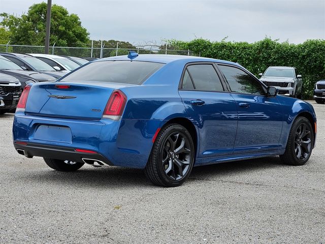 2023 Chrysler 300 Touring L