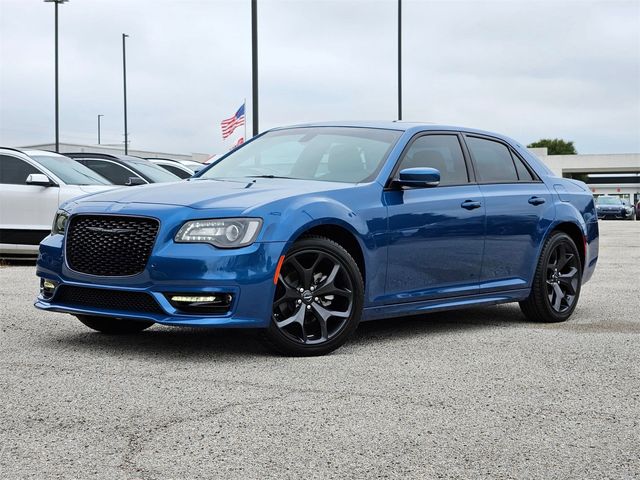 2023 Chrysler 300 Touring L