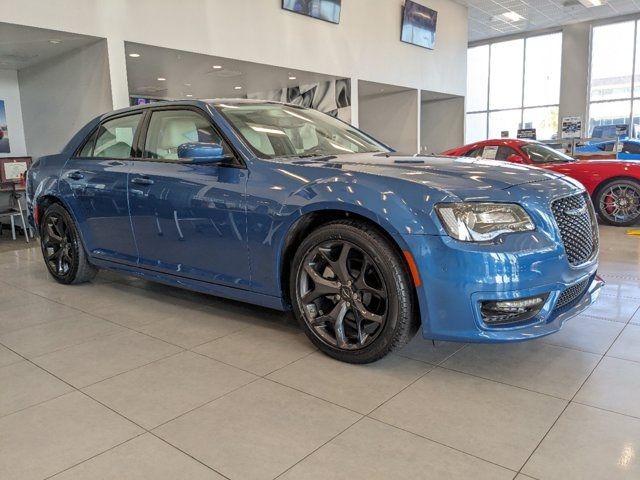 2023 Chrysler 300 Touring L