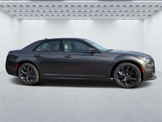 2023 Chrysler 300 Touring L