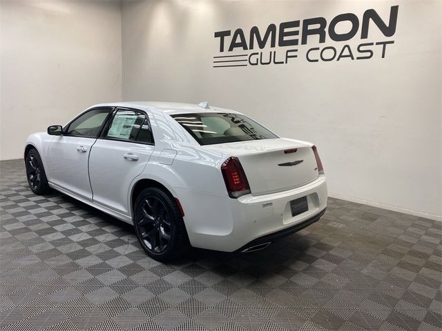 2023 Chrysler 300 Touring L