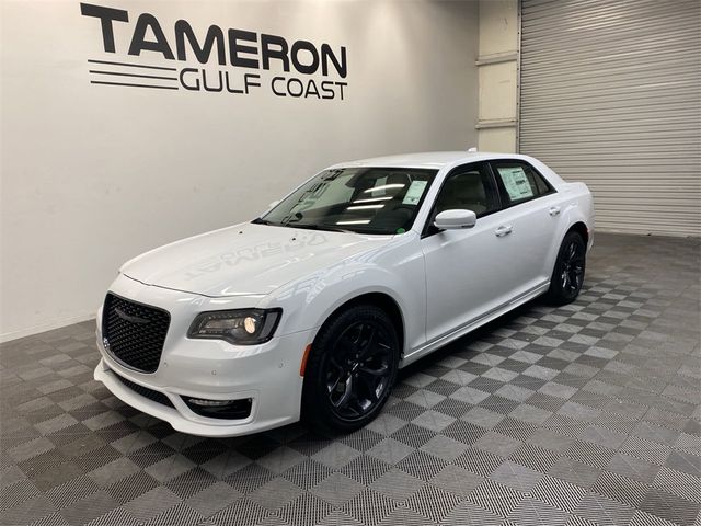 2023 Chrysler 300 Touring L