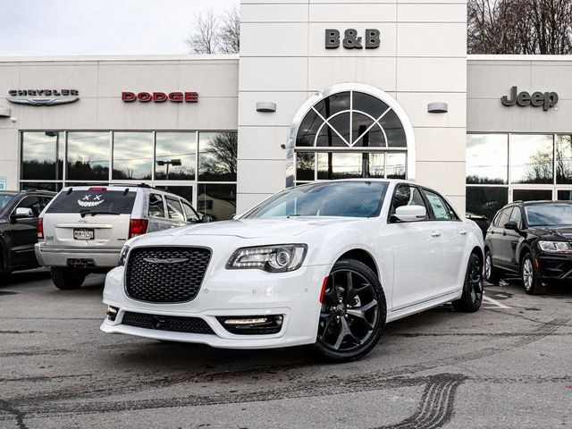 2023 Chrysler 300 Touring L