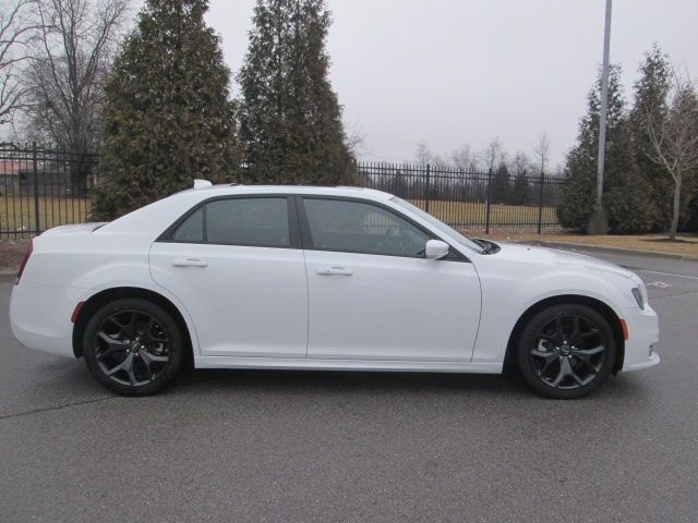 2023 Chrysler 300 Touring L