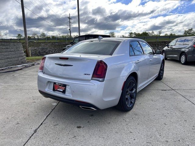 2023 Chrysler 300 Touring L