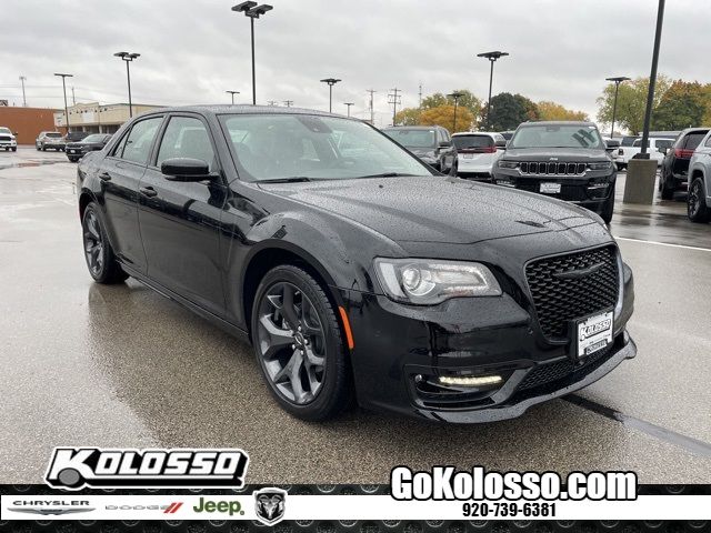 2023 Chrysler 300 Touring L