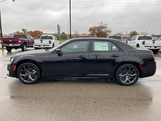 2023 Chrysler 300 Touring L