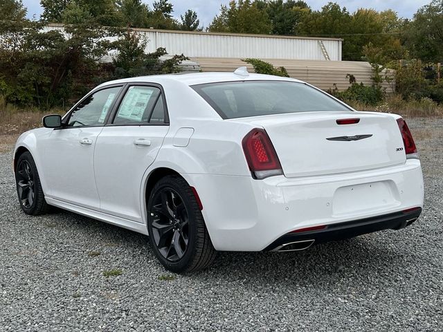 2023 Chrysler 300 Touring L