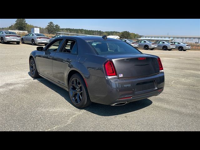 2023 Chrysler 300 Touring L