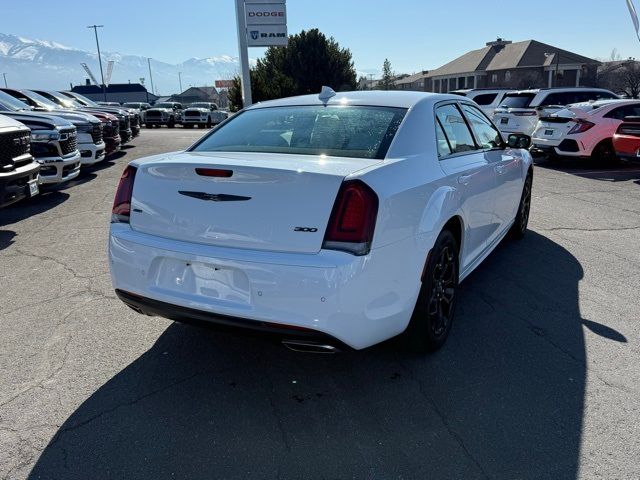 2023 Chrysler 300 300 Touring L