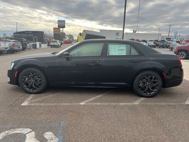 2023 Chrysler 300 Touring L