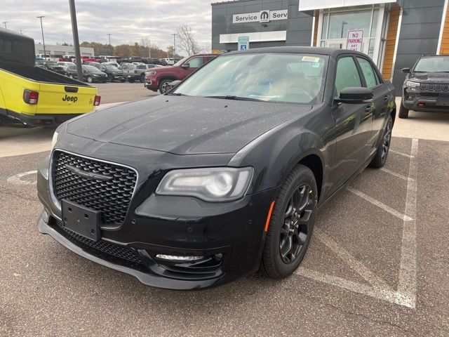 2023 Chrysler 300 Touring L