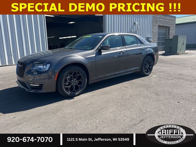 2023 Chrysler 300 Touring L