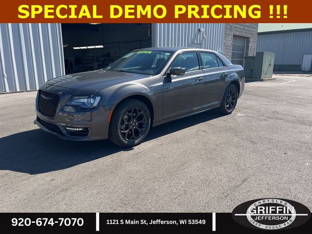 2023 Chrysler 300 Touring L