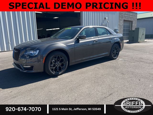 2023 Chrysler 300 Touring L