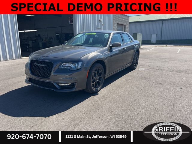 2023 Chrysler 300 Touring L