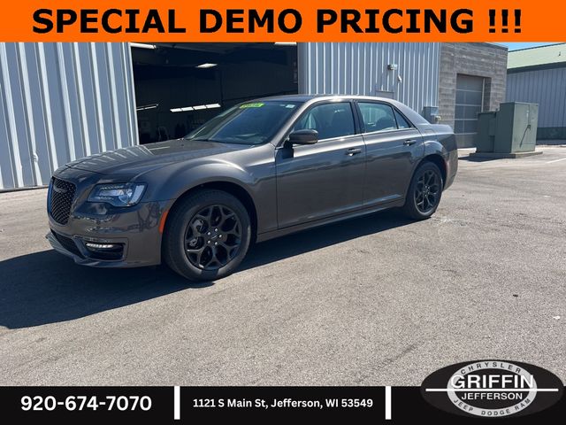 2023 Chrysler 300 Touring L