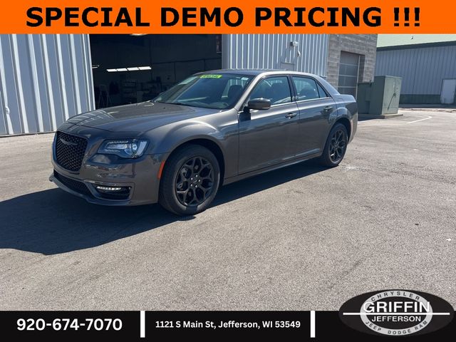 2023 Chrysler 300 Touring L