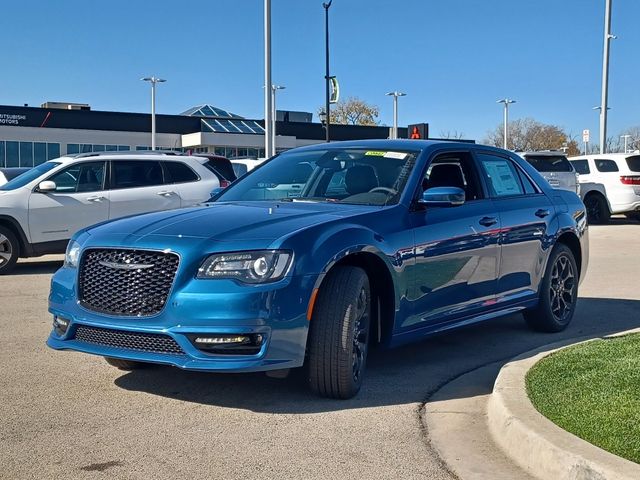 2023 Chrysler 300 Touring L