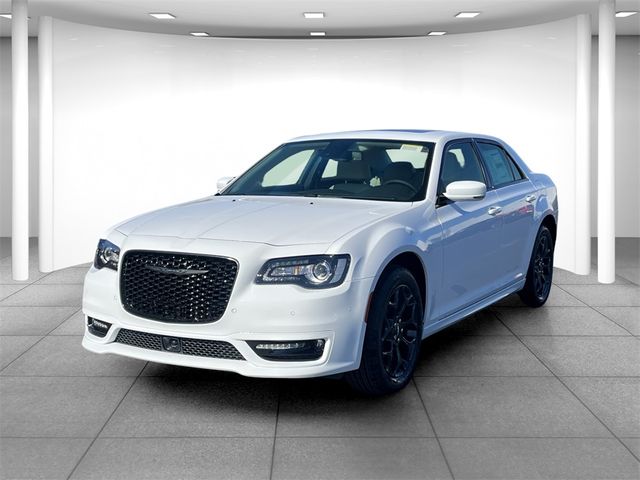 2023 Chrysler 300 Touring L