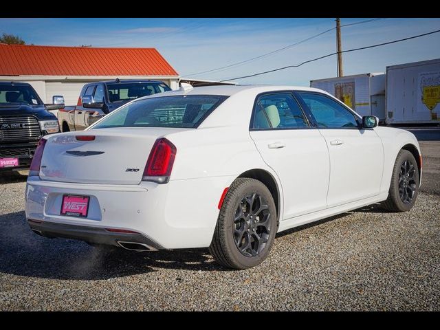 2023 Chrysler 300 Touring L