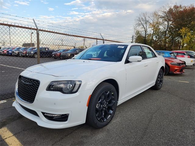 2023 Chrysler 300 Touring L