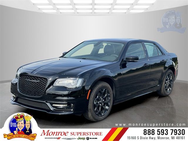 2023 Chrysler 300 Touring L