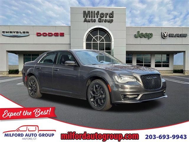 2023 Chrysler 300 Touring L