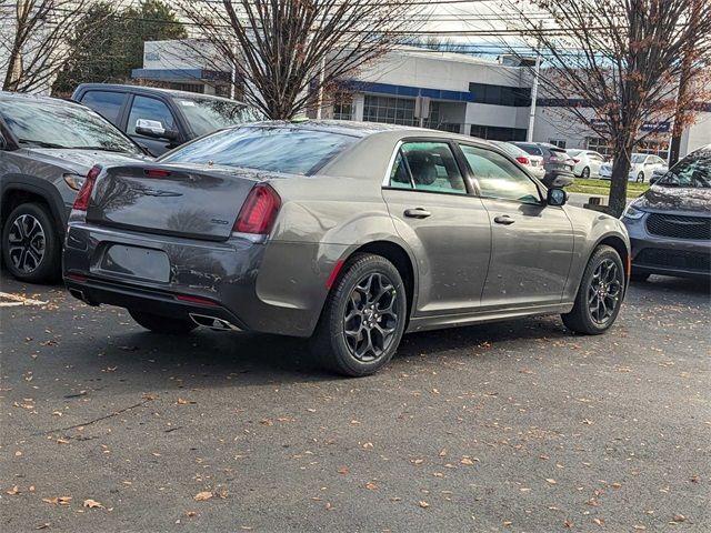 2023 Chrysler 300 Touring L