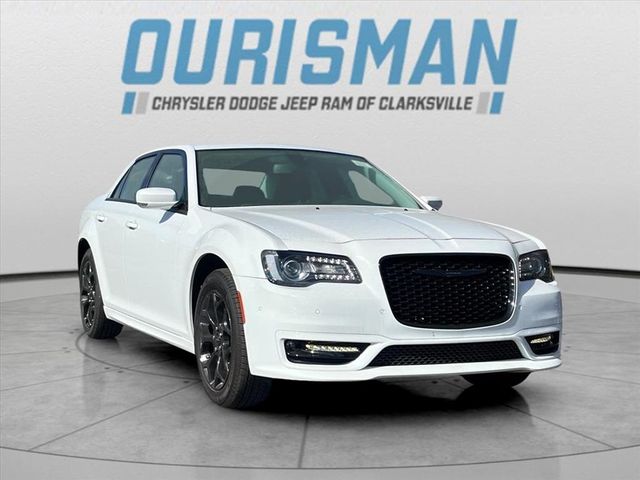 2023 Chrysler 300 Touring L