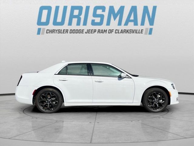 2023 Chrysler 300 Touring L