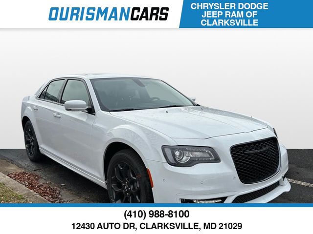 2023 Chrysler 300 Touring L