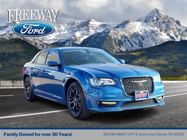 2023 Chrysler 300 Touring L