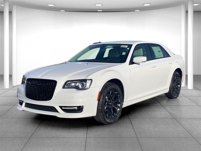 2023 Chrysler 300 Touring L