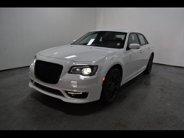 2023 Chrysler 300 Touring L