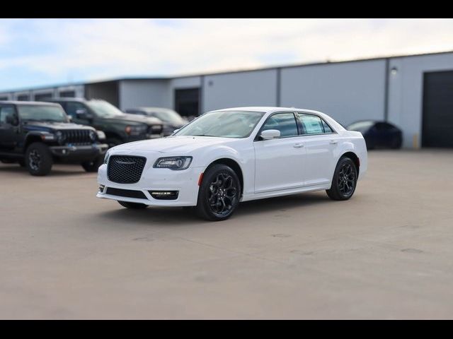 2023 Chrysler 300 Touring L