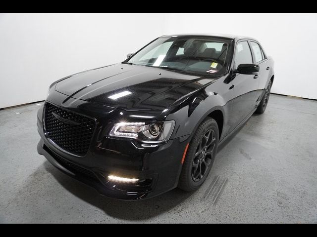 2023 Chrysler 300 Touring L