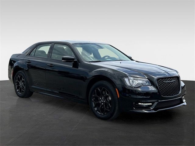 2023 Chrysler 300 Touring L