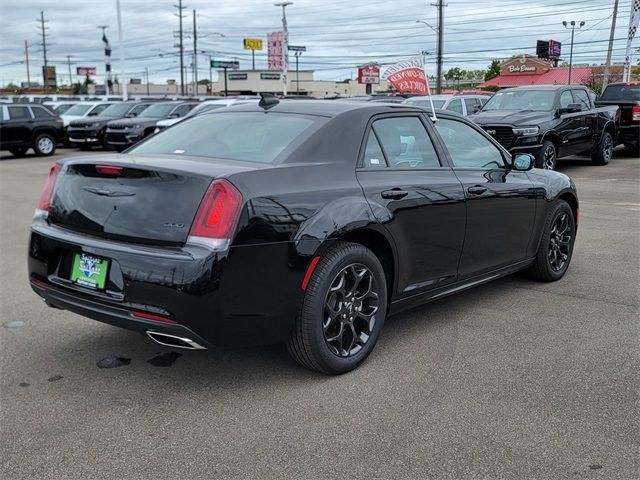 2023 Chrysler 300 Touring L