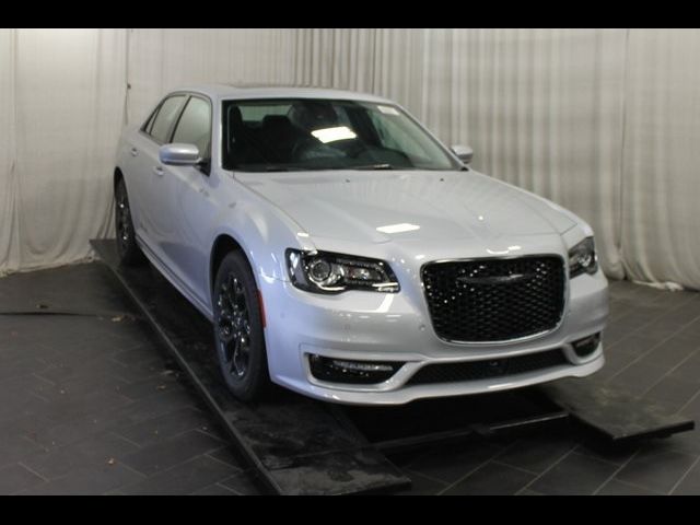 2023 Chrysler 300 Touring L