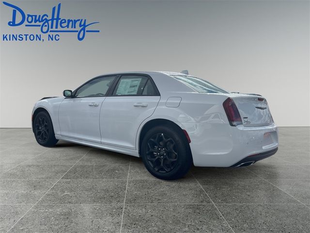 2023 Chrysler 300 Touring L