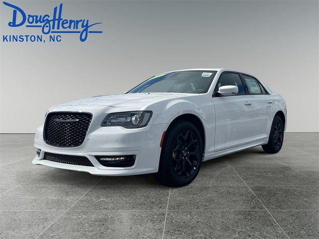 2023 Chrysler 300 Touring L